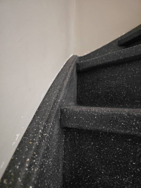 trap renovatie met Polar Gold stone structuur in Alphen aan den Rijn