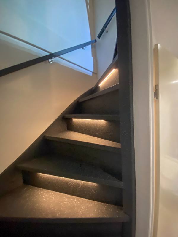 traprenovatie met Polar Stip stone structuur in Capelle aan den IJssel