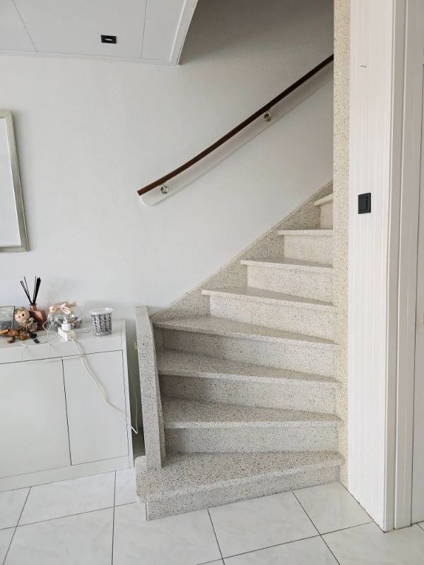 trap renovatie met EarthHarmony terrazzo structuur in Delft