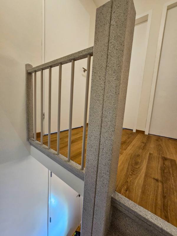 traprenovatie met Light Grey stone structuur in Delft