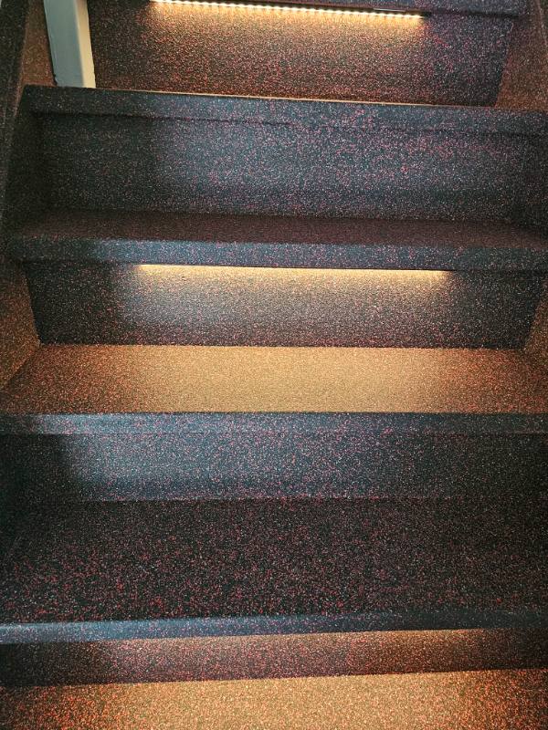 traprenovatie met Midnight Ember stone structuur in Delft