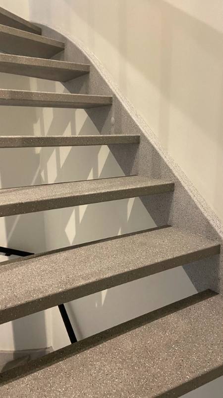traprenovatie met Dual Grey stone structuur in Den Haag