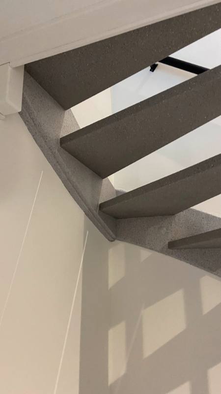 traprenovatie met Dual Grey stone structuur in Den Haag