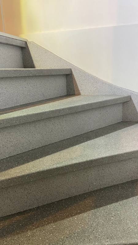 traprenovatie met Dual Grey stone structuur in Den Haag