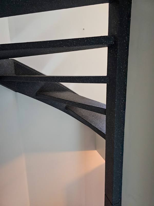 traprenovatie met PolarSpeckle stone structuur in Den Haag