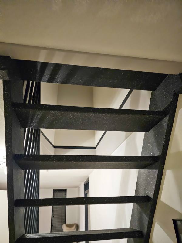 traprenovatie met PolarSpeckle stone structuur in Dordrecht