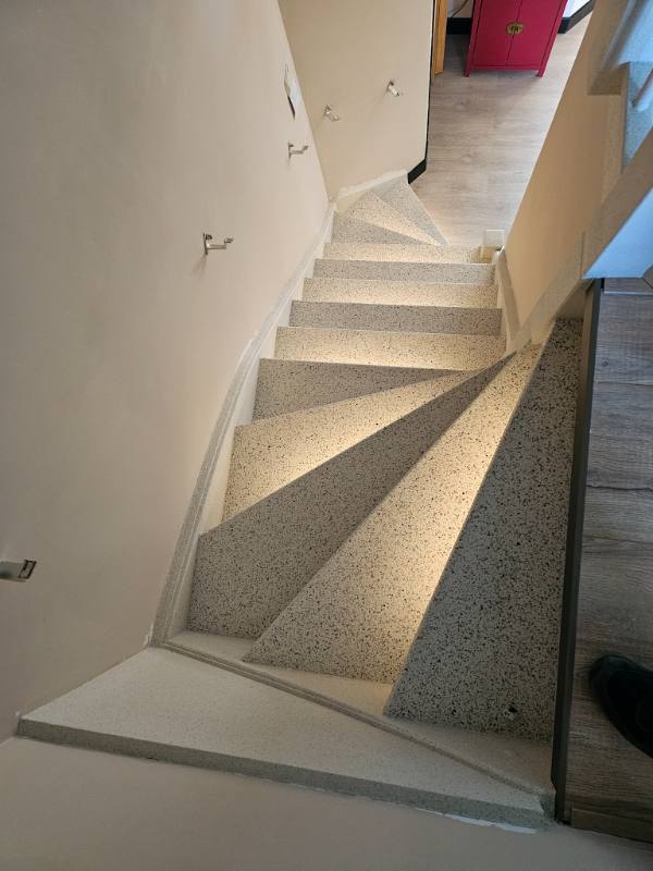 traprenovatie met EarthHarmony terrazzo structuur in Gouda