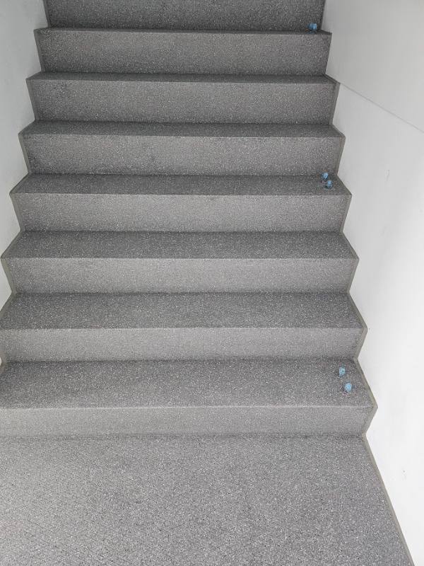 traprenovatie met Urban Concrete stone structuur in Gouda