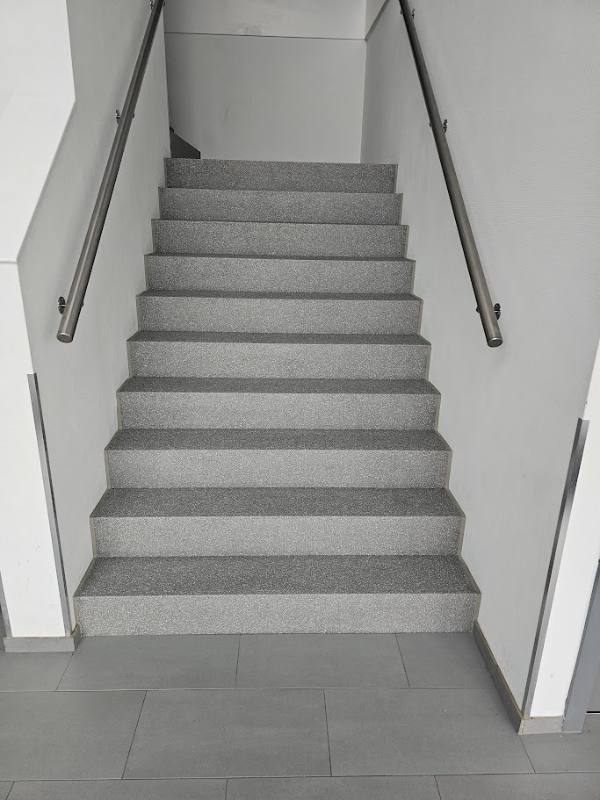 traprenovatie met Urban Concrete stone structuur in Gouda