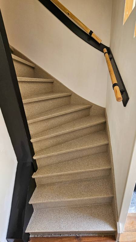 traprenovatie met DesertBeige stone structuur in Middelburg