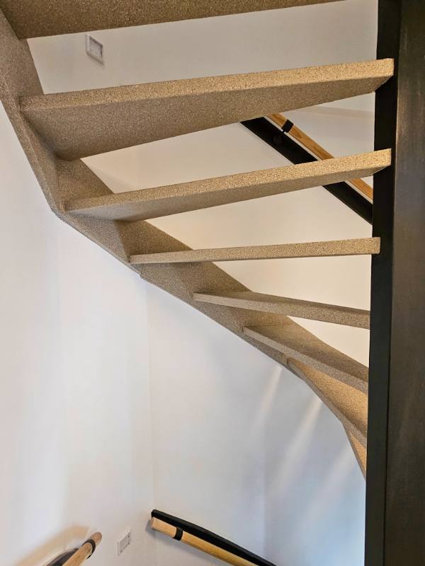 traprenovatie met DesertBeige stone structuur in Middelburg