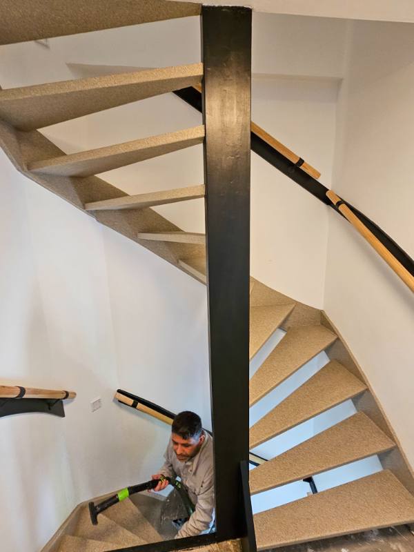 traprenovatie met DesertBeige stone structuur in Middelburg