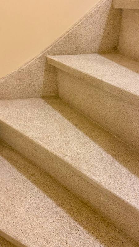 traprenovatie met Desert Grain stone structuur in Rotterdam