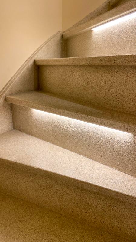 traprenovatie met Desert Grain stone structuur in Rotterdam