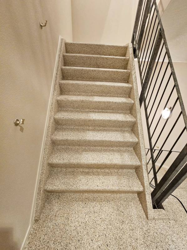 traprenovatie met Avctive Stone terrazzo structuur in Utrecht