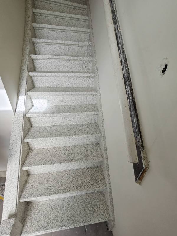 traprenovatie met Snow Dust stone structuur in Woerden