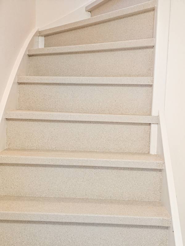 trap renovatie met DesertBeige stone structuur in Zoetermeer