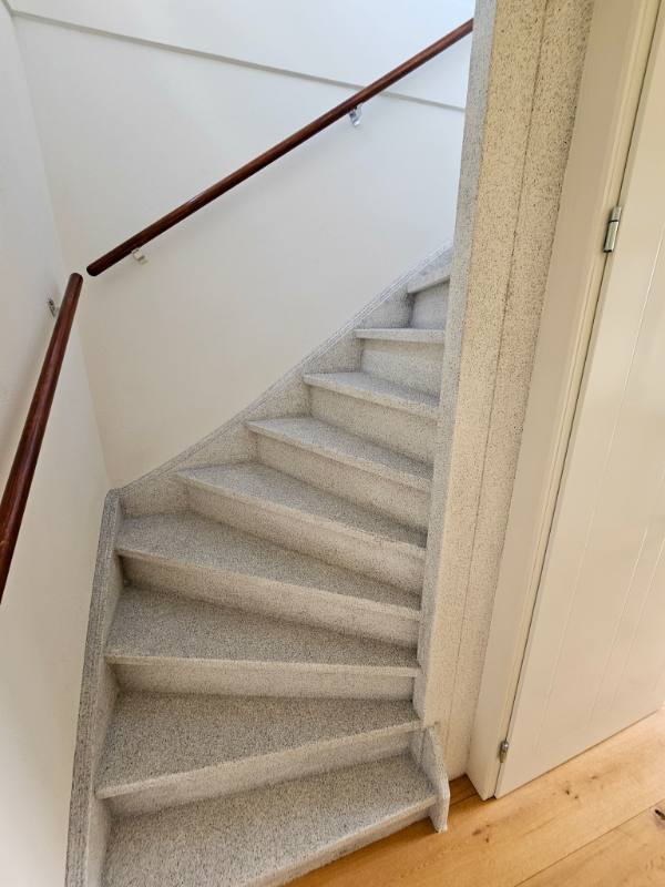 traprenovatie met Snow Dust stone structuur in Zoetermeer